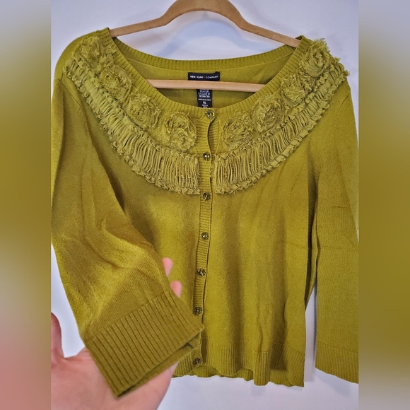 Women's Green Sweater - Picture 5 of 10